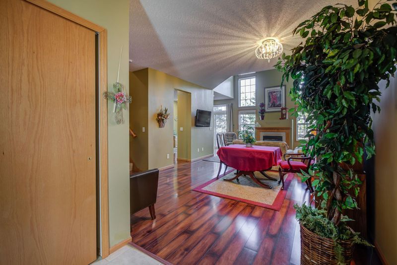 1391 White Oak Dr, Chaska, MN 55318