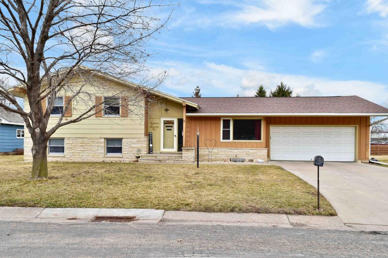 1872 W 9th St, Winona, MN 55987