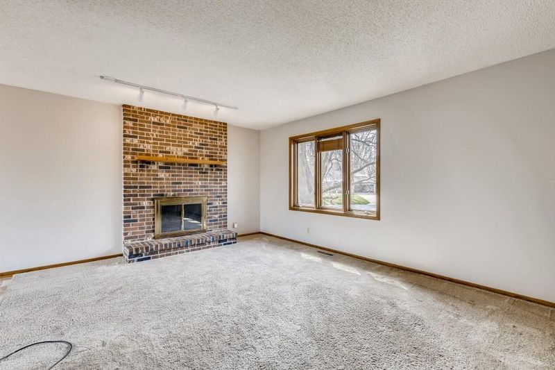 2375 Pinewood Cir, New Brighton, MN 55112