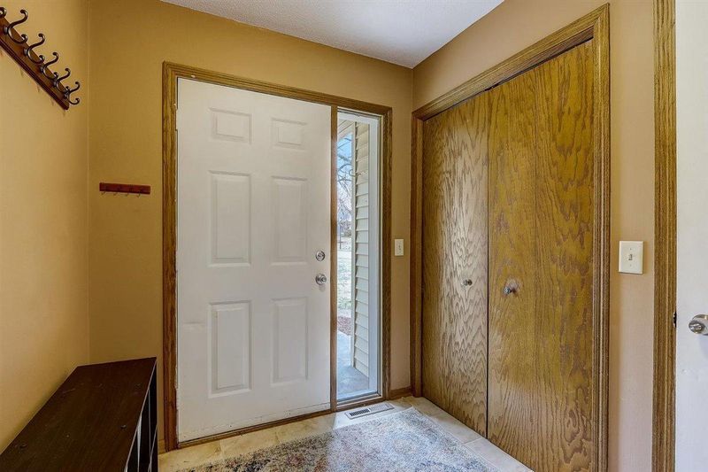2060 Kings Rd, Eagan, MN 55122