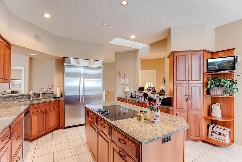 8955 Ferndale Ln, Eden Prairie, MN 55347