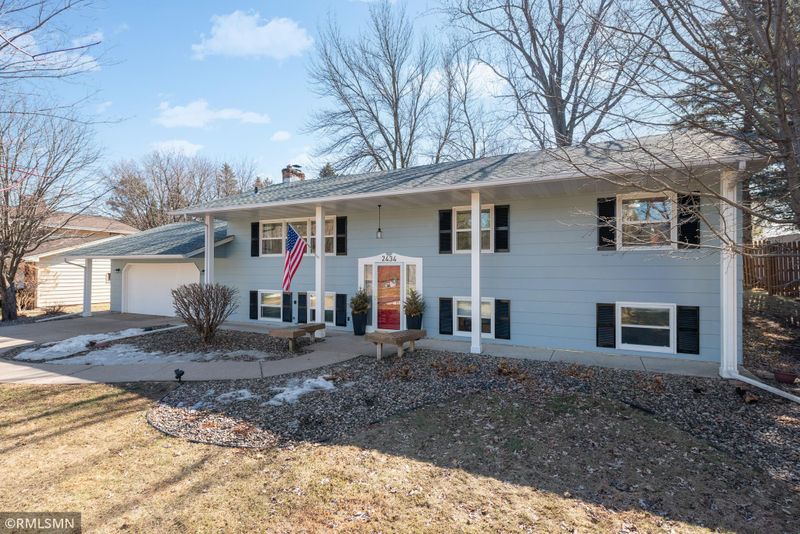 2434 Nemitz Ave E, Maplewood, MN 55119