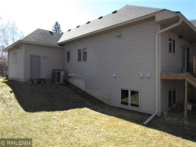 1513 Brooks Ave E, Maplewood, MN 55109