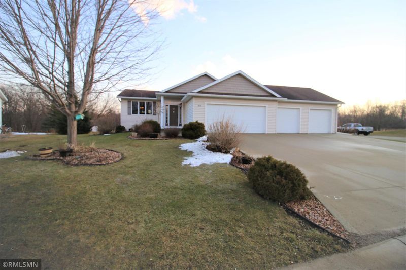 409 Skogen Dr, Kenyon, MN 55946