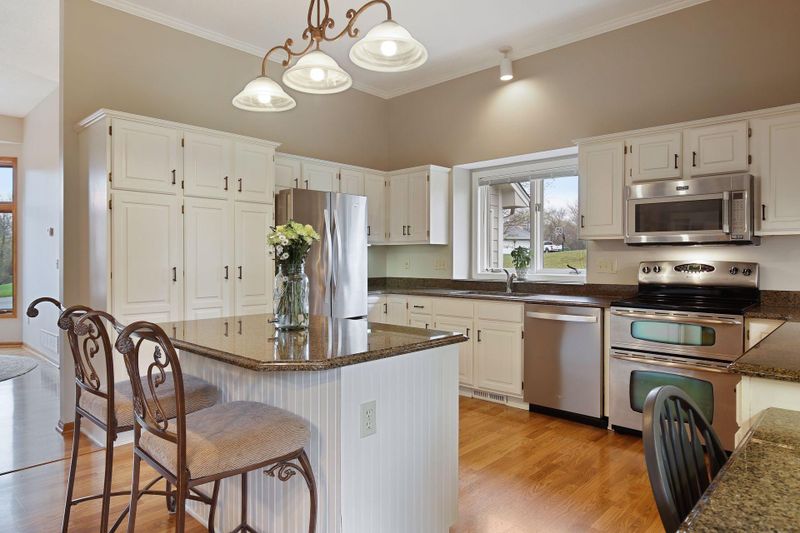 8453 Shadow Creek Dr, Maple Grove, MN 55311