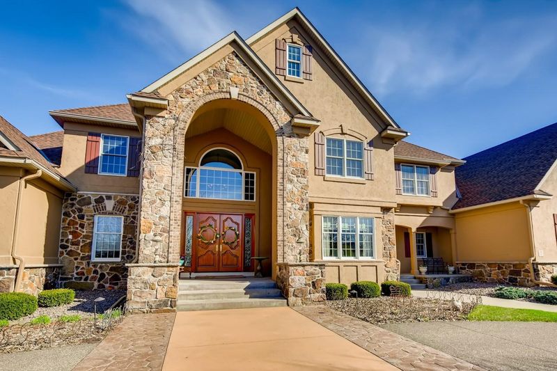7 High Point Rd, White Bear Lake, MN 55110
