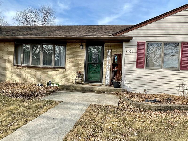 1209 19th St NE, Austin, MN 55912