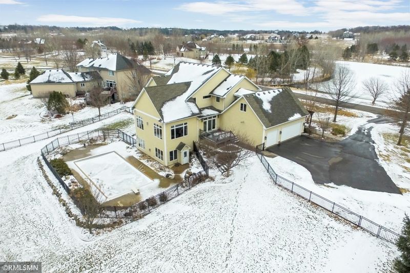 11 Bayhill Rd, White Bear Lake, MN 55110