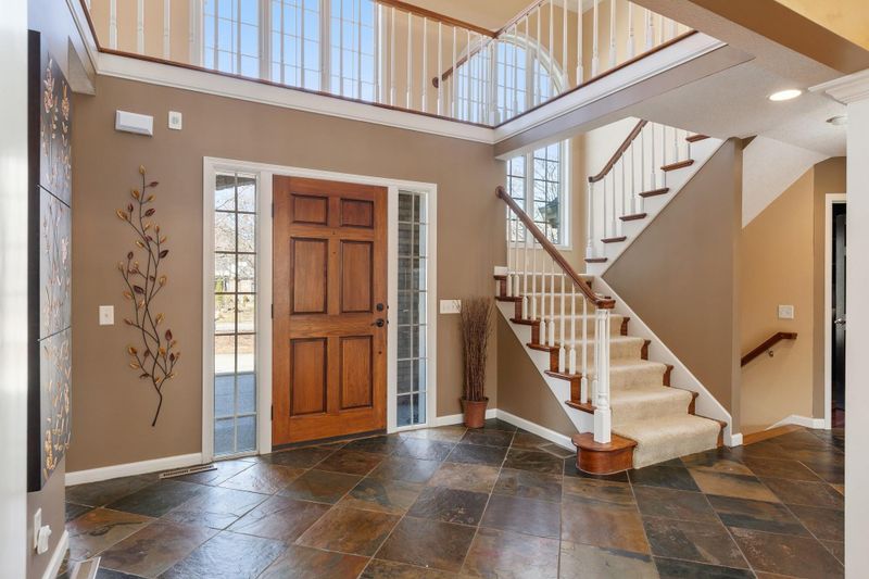 12822 Florida Ln, Apple Valley, MN 55124