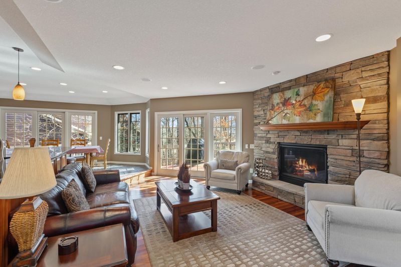 12822 Florida Ln, Apple Valley, MN 55124