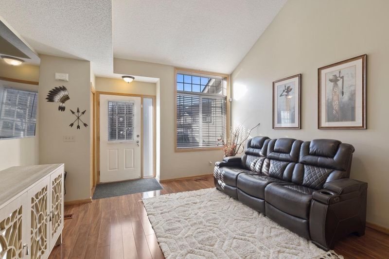3544 Genevieve Ave N, Oakdale, MN 55128