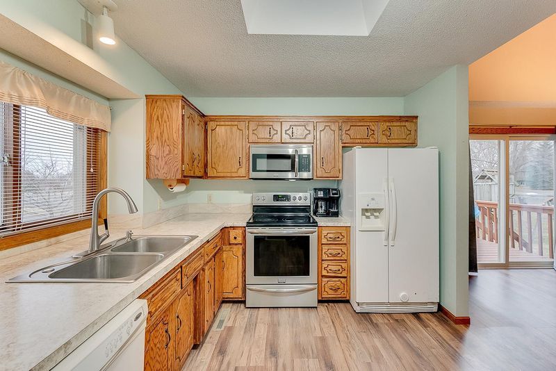 2165 Van Sloun Rd, Chaska, MN 55318