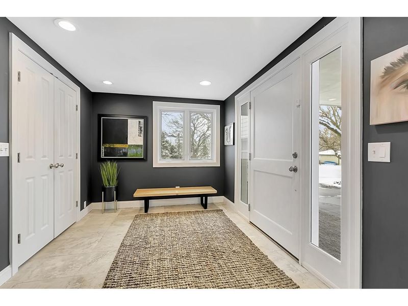 10495 Olympic Cir, Eden Prairie, MN 55347