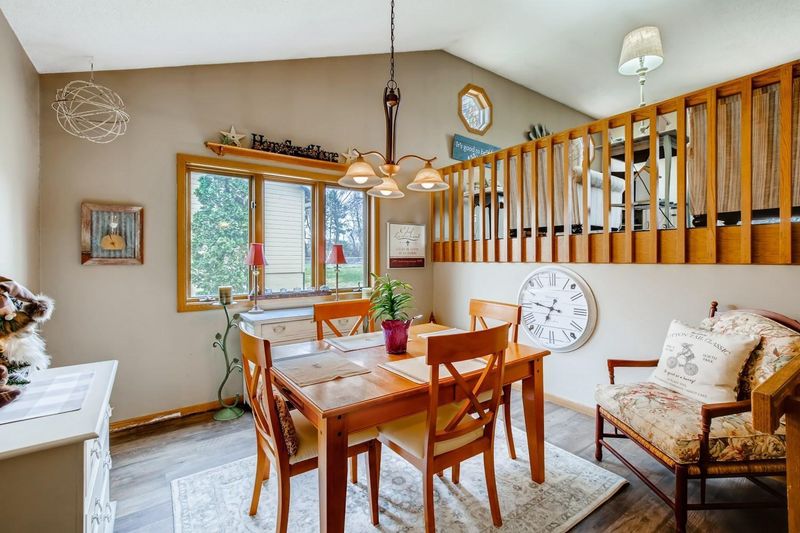 1250 Crestview Ln, Eagan, MN 55123