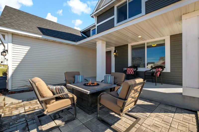 20276 Hampton Cir, Lakeville, MN 55044