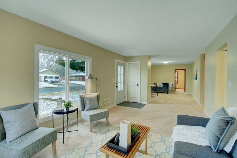900 W 89th St, Bloomington, MN 55420