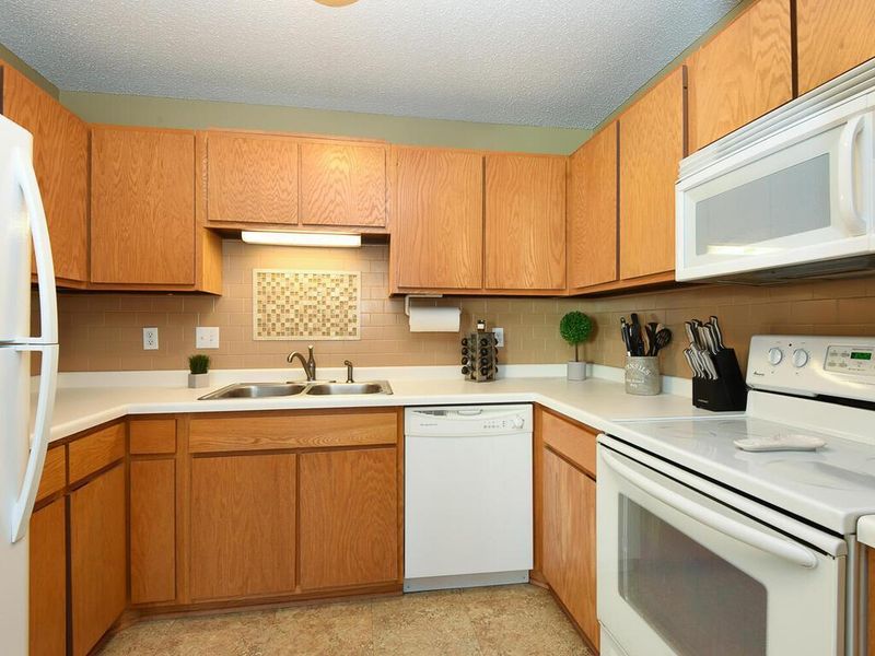 3034 Lake Shore Dr #B, Minneapolis, MN 55416