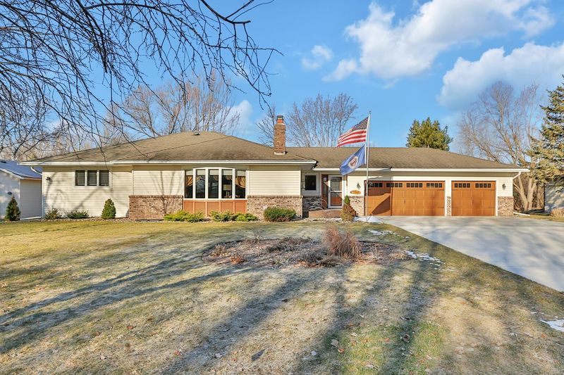 5070 Hilltop Ave N, Lake Elmo, MN 55042