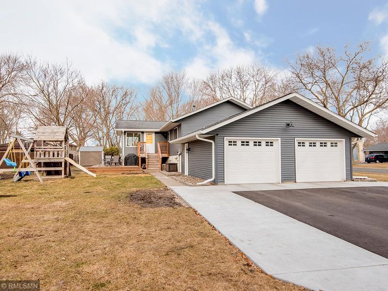 408 Walker Dr, Vadnais Heights, MN 55127