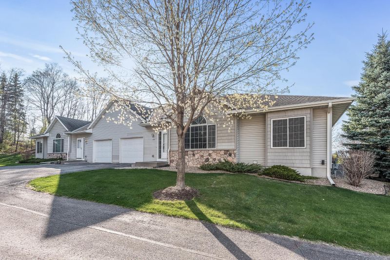 1469 S Trail Cir, Faribault, MN 55021