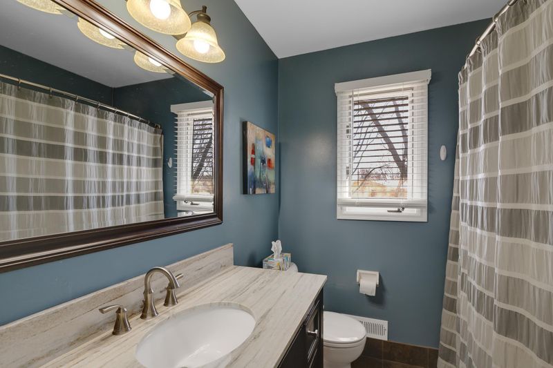 2614 Louisa Ave, Mounds View, MN 55112