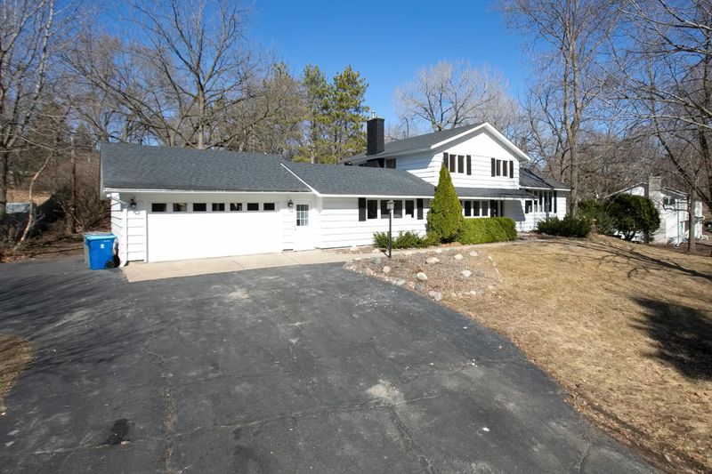 5923 Holiday Rd, Minnetonka, MN 55345