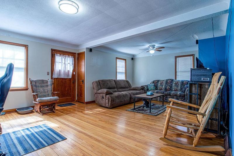425 W 4th St, Rush City, MN 55069