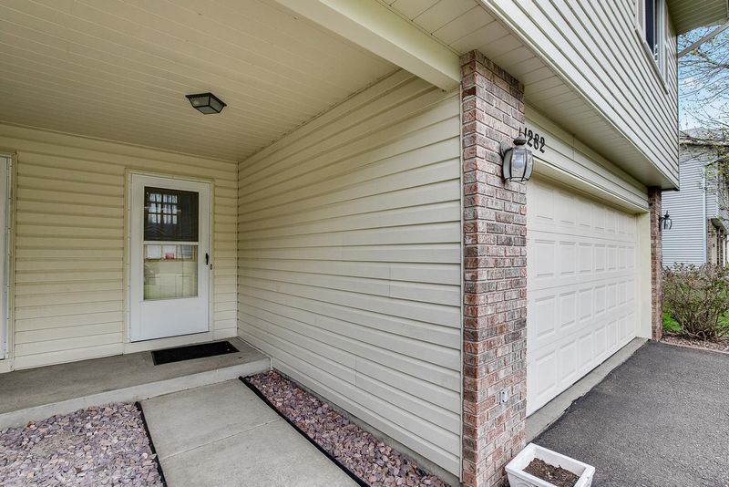 1282 Edgehill Ct, Maplewood, MN 55109