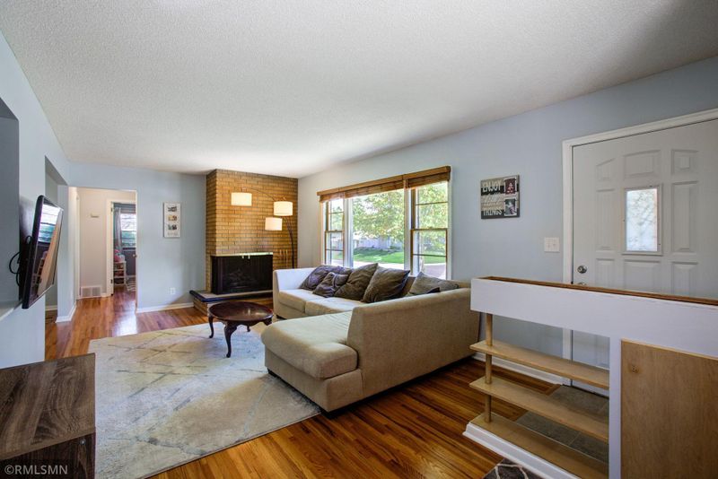 5200 W 108th St, Bloomington, MN 55437