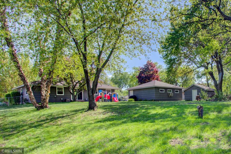 5200 W 108th St, Bloomington, MN 55437
