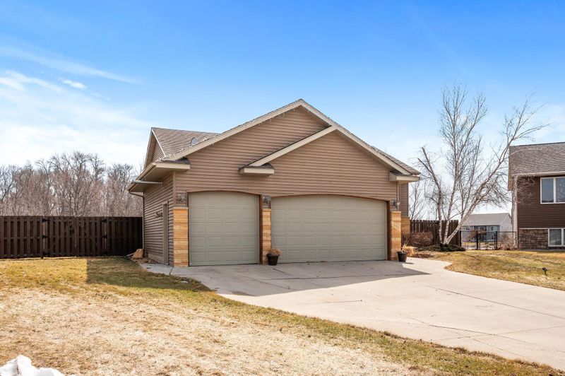 111 Falcon Ct, Eagle Lake, MN 56024