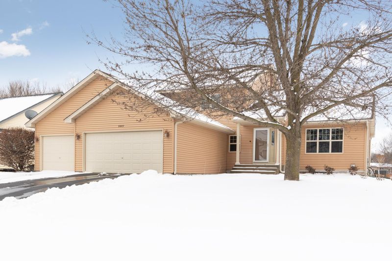 8449 Vagabond Ct N, Maple Grove, MN 55311