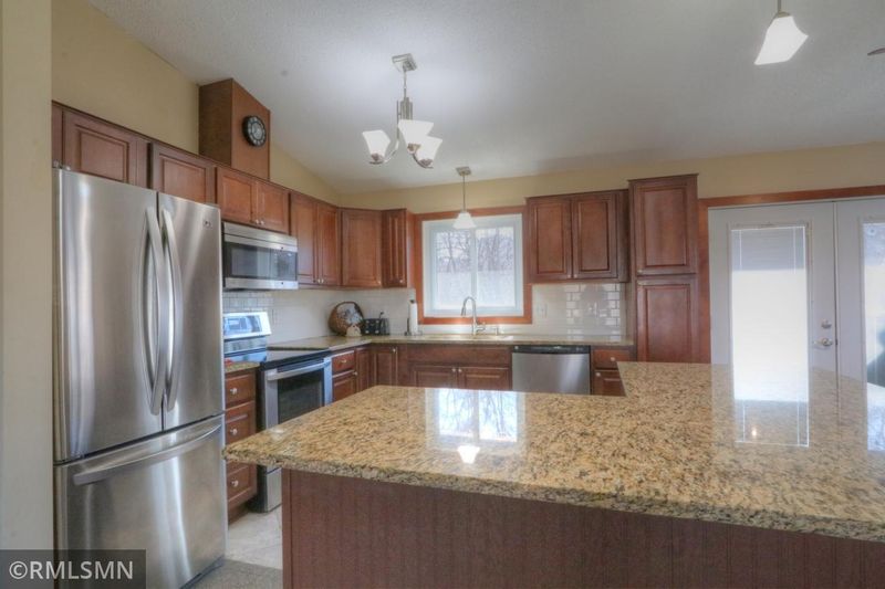 16215 Black Oaks Ln, Minnetonka, MN 55391