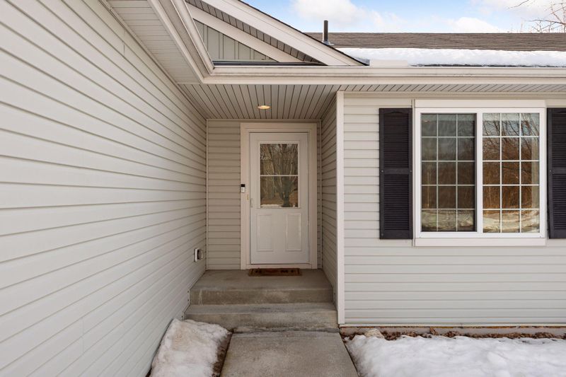 626 7th St N, Montrose, MN 55363