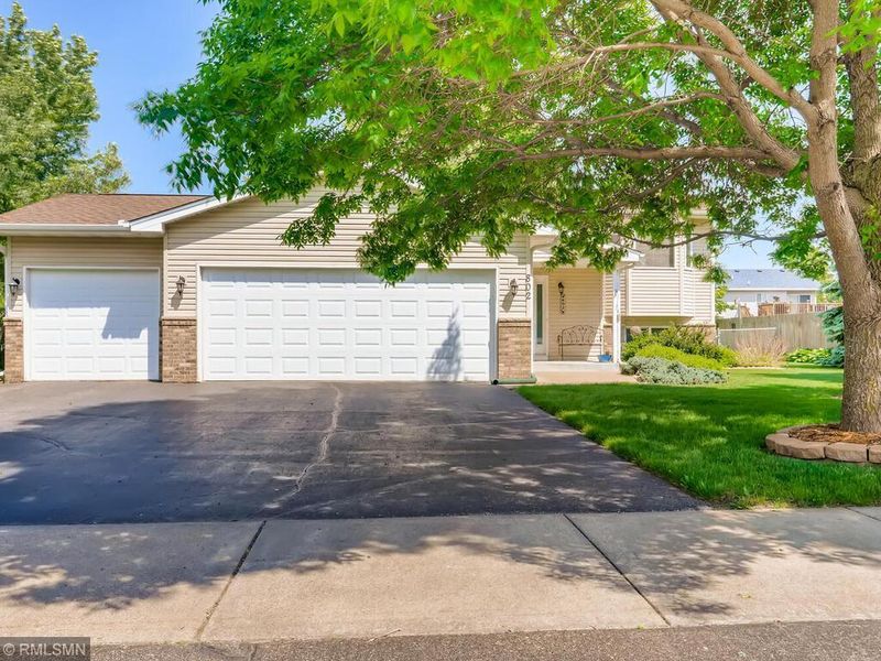 802 5th Ave SW, Isanti, MN 55040