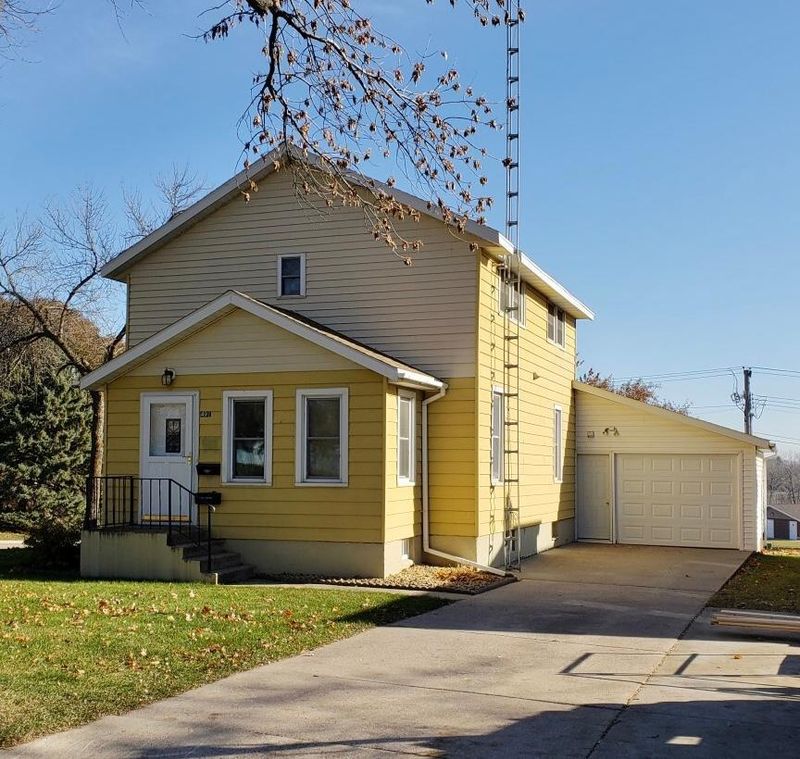 401 Ray Ave, Springfield, MN 56087