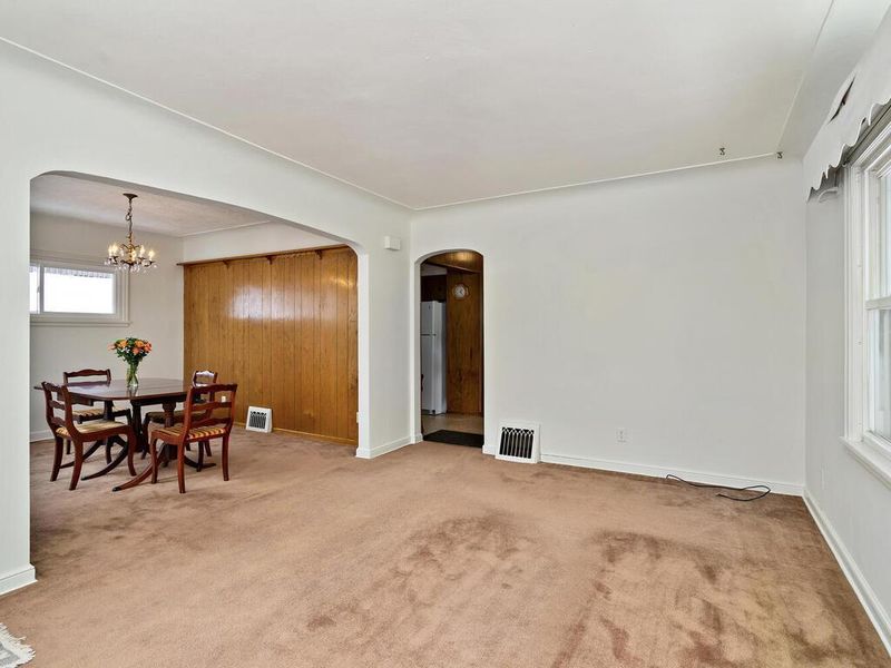 930 Ivy Ave E, Saint Paul, MN 55106
