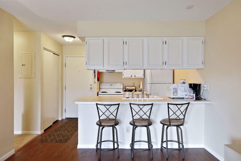1225 Ferndale St N #B10, Maplewood, MN 55119