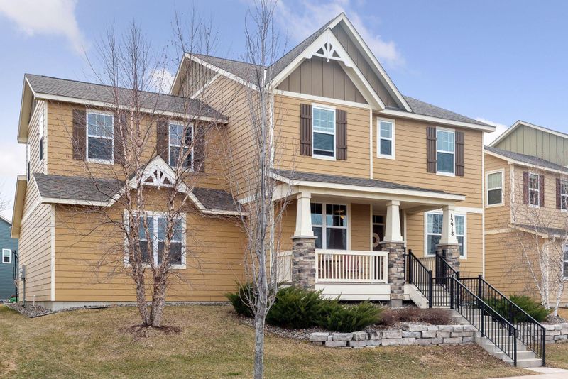 15918 Cobblestone Lake Pw, Apple Valley, MN 55124