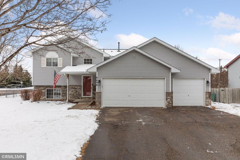 9696 Hamlet Ave S, Cottage Grove, MN 55016
