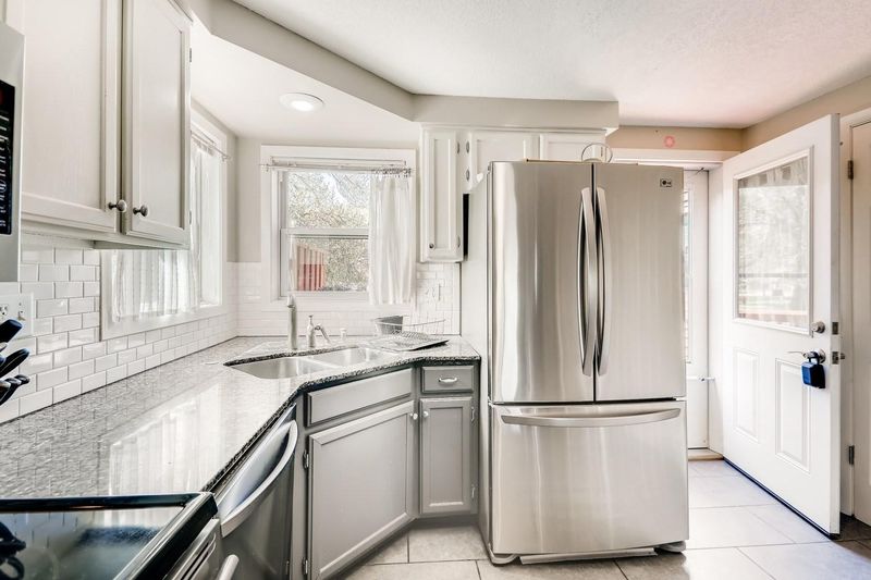 906 7th St S, Hopkins, MN 55343