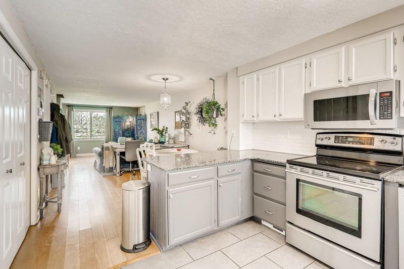 906 7th St S, Hopkins, MN 55343