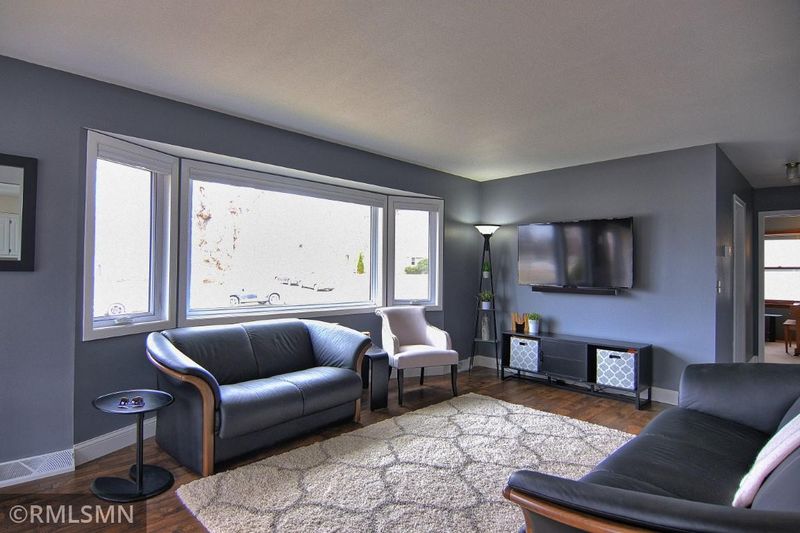 196 E 95th Cir, Bloomington, MN 55420