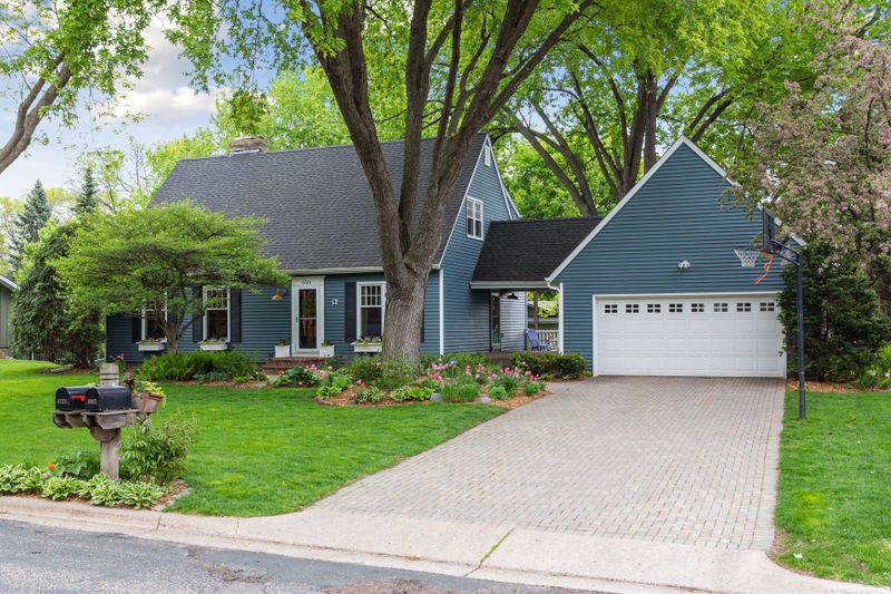 6725 Samuel Rd, Edina, MN 55439