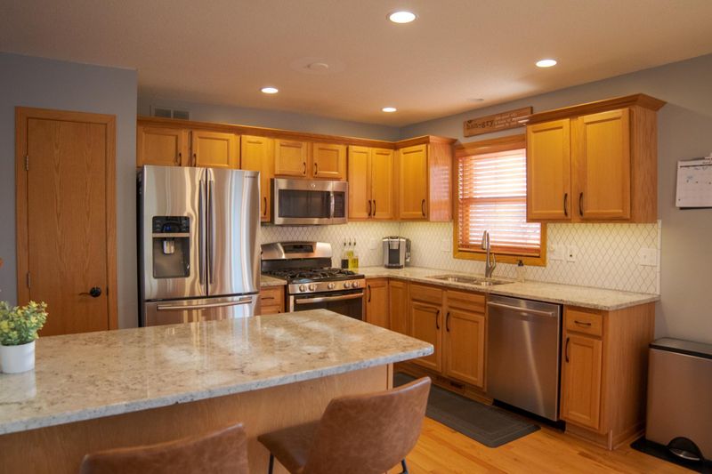 827 50th Ave NW, Rochester, MN 55901