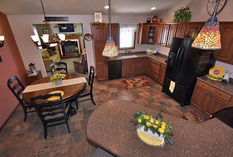 2402 4th St NE, Waseca, MN 56093