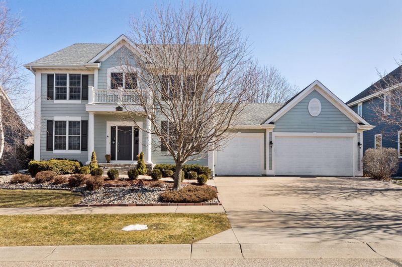 1820 Deephaven Dr, Woodbury, MN 55129