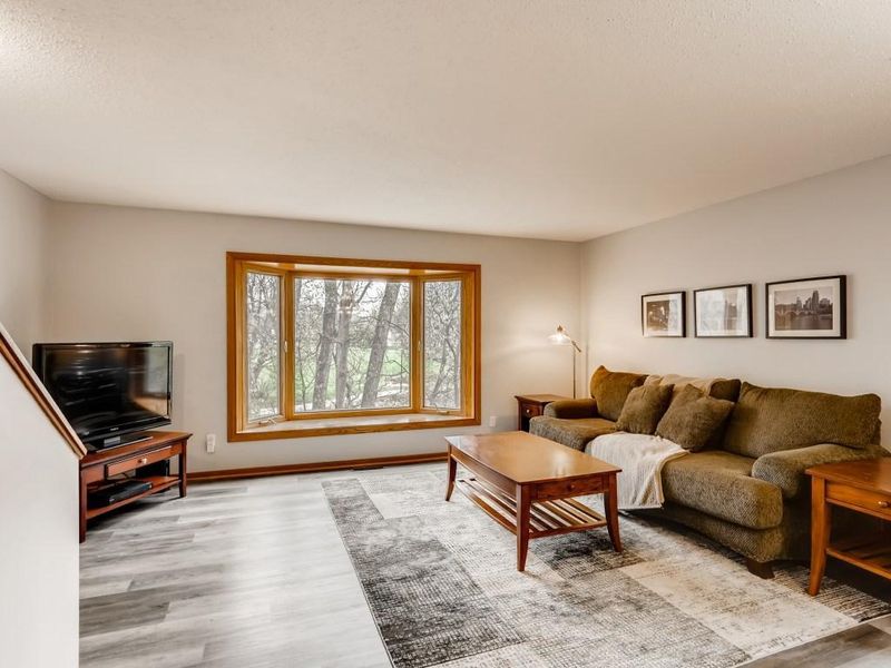 2448 Mendelssohn Ln, Golden Valley, MN 55427