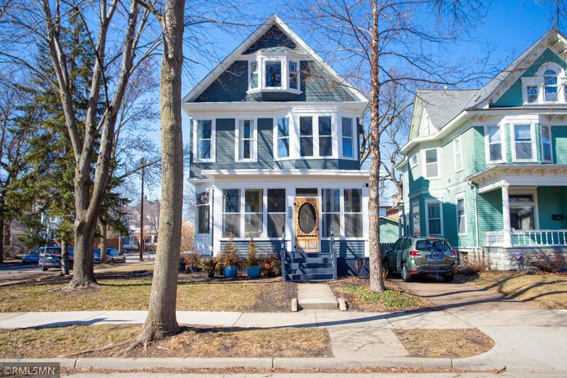 2324 Girard Ave S, Minneapolis, MN 55405