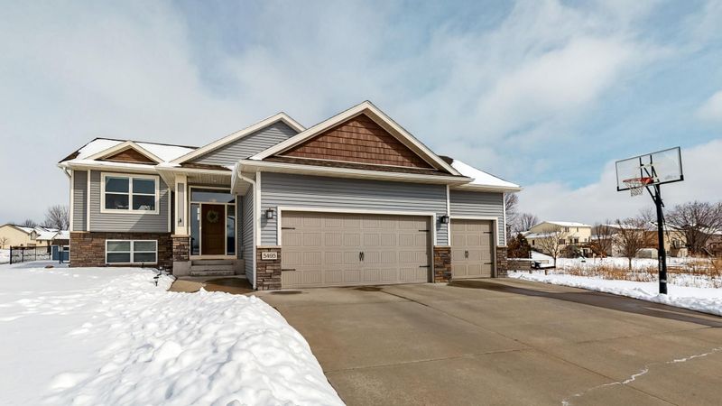 5495 Queens Dr NW, Rochester, MN 55901